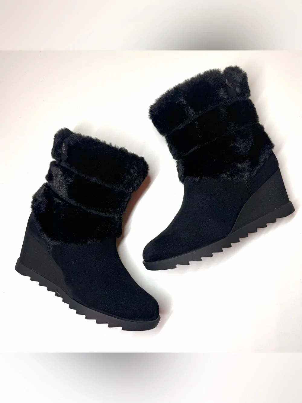Koolaburra by UGG women's Cardina wedge boots black suede Size- 7.5